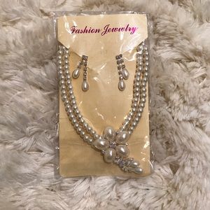 NIB Faux Pearl Jewelry Set